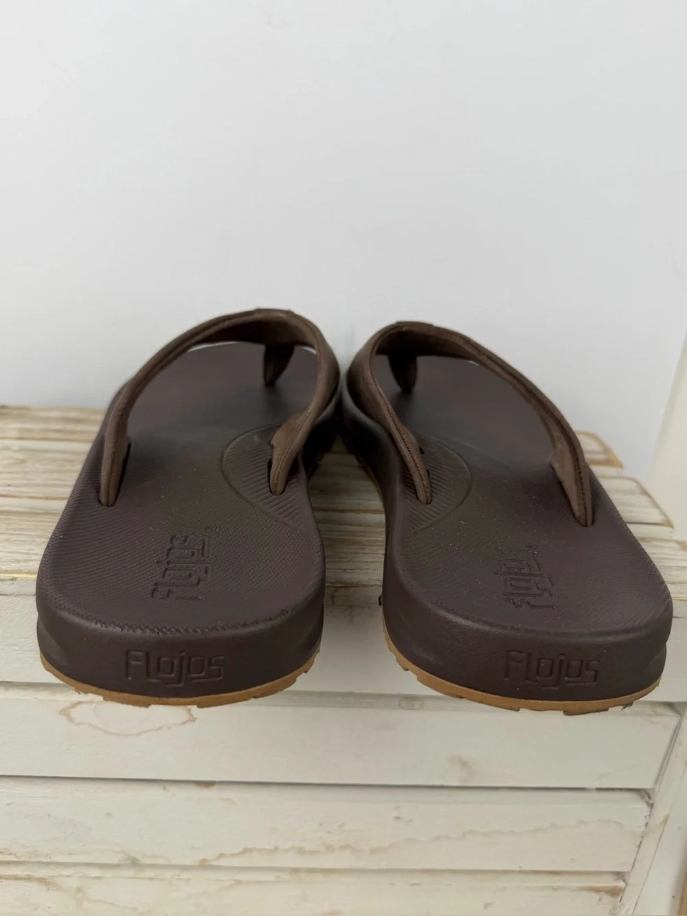 Flojos men's brown thong sandals flip flops size 10.